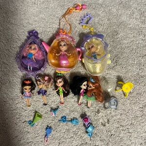 Barbie Peek A Boo mini dolls and playset